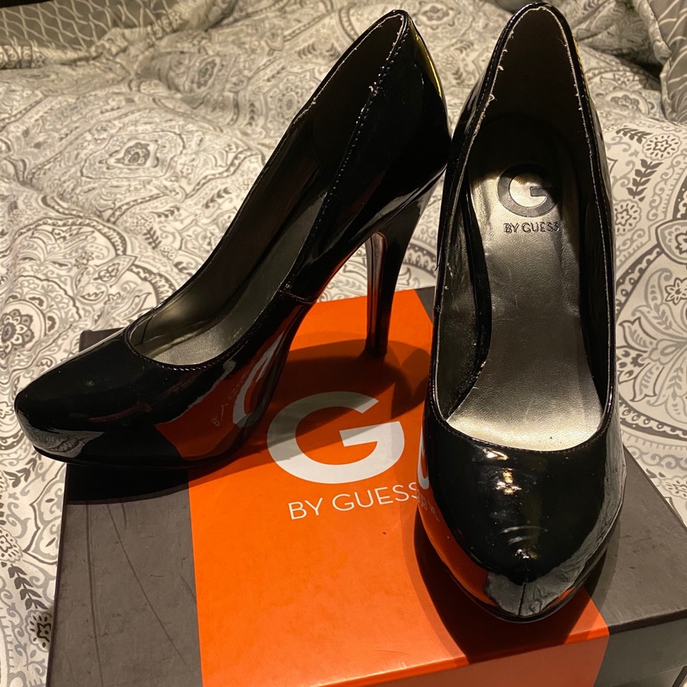 Guess black patent leather pumps size 6m
